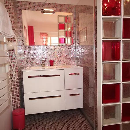 From Hollywood To Bollywood 2 Bedrooms 2 Bathrooms - 1 Min From Croisette&beach, 12 Min From The Palais * Cannes