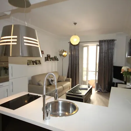 From Hollywood To Bollywood 2 Bedrooms 2 Bathrooms - 1 Min From Croisette&beach, 12 Min From The Palais *