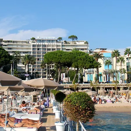 Croisette Cinematic Retreat: Hollywood Glamour Near Apartment Cannes