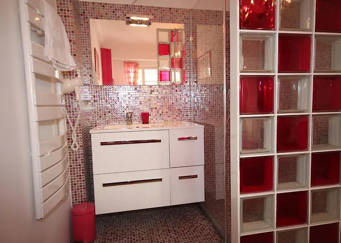 From Hollywood To Bollywood 2 Bedrooms 2 Bathrooms - 1 Min From Croisette&beach, 12 Min From The Palais * 戛纳