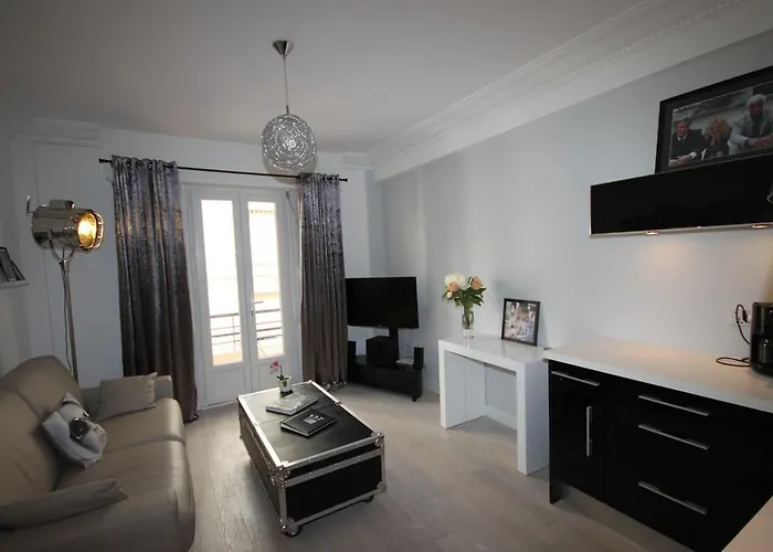 From Hollywood To Bollywood 2 Bedrooms 2 Bathrooms - 1 Min From Croisette&beach, 12 Min From The Palais 戛纳
