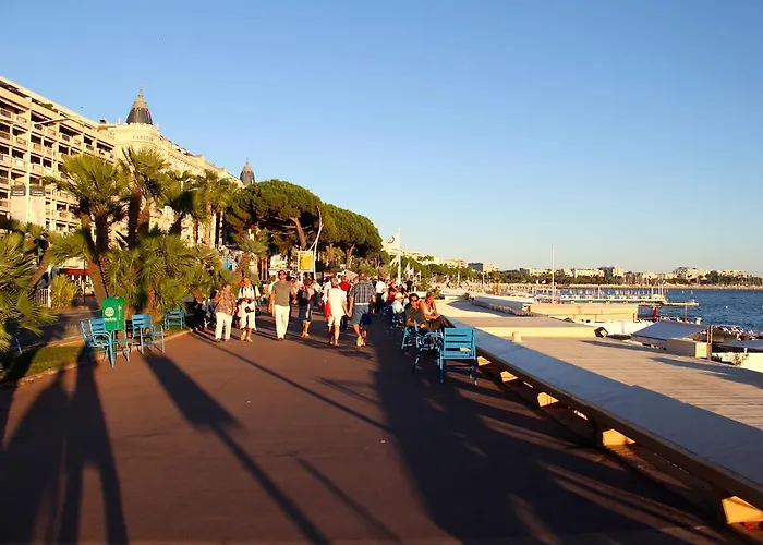 公寓 From Hollywood To Bollywood 2 Bedrooms 2 Bathrooms - 1 Min From Croisette&beach, 12 Min From The Palais *