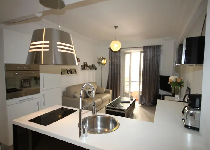 From Hollywood To Bollywood 2 Bedrooms 2 Bathrooms - 1 Min From Croisette&beach, 12 Min From The Palais *