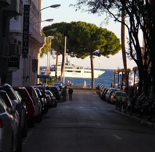 From Hollywood To Bollywood 2 Bedrooms 2 Bathrooms - 1 Min From Croisette&beach, 12 Min From The Palais 公寓 *