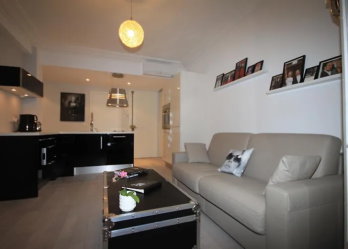 From Hollywood To Bollywood 2 Bedrooms 2 Bathrooms - 1 Min From Croisette&beach, 12 Min From The Palais 戛纳