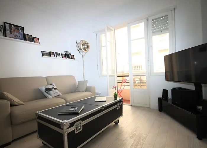 From Hollywood To Bollywood 2 Bedrooms 2 Bathrooms - 1 Min From Croisette&beach, 12 Min From The Palais 公寓 *