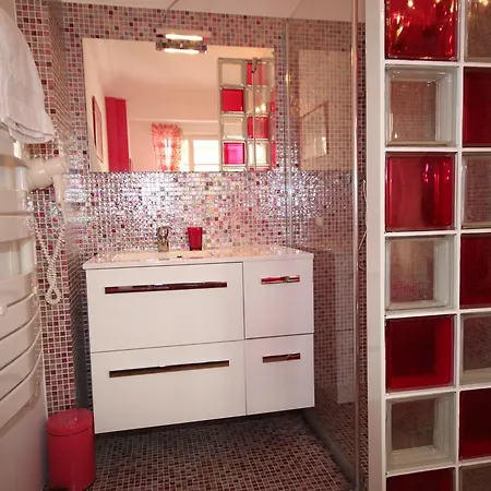 From Hollywood To Bollywood 2 Bedrooms 2 Bathrooms - 1 Min From Croisette&beach, 12 Min From The Palais * Cannes