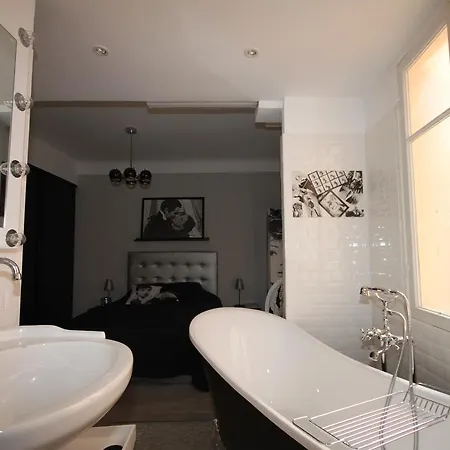From Hollywood To Bollywood 2 Bedrooms 2 Bathrooms - 1 Min From Croisette&beach, 12 Min From The Palais *